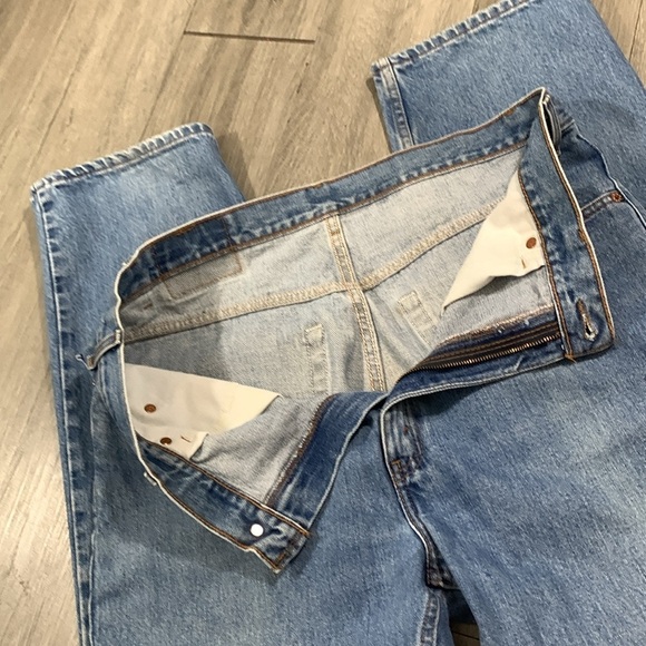 Levi’s 505 Light Wash Zip Fly Straight Leg Jeans            size 38 - Picture 7 of 7